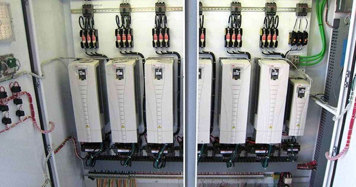 نصب تجهیزات جانبی، در راهنمای نصب اینورتر روی پمپ، یکی از مراحل است.